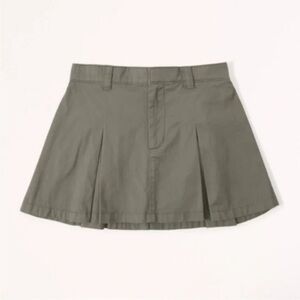 Abercrombie & Fitch | Green Pleated Chino Mini Skort